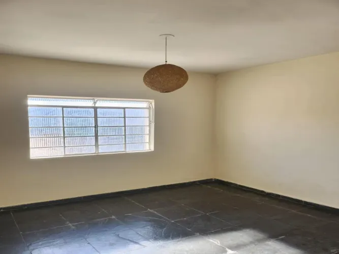 Casa Fundos Locação Bairro Santa Cruz - 90m2