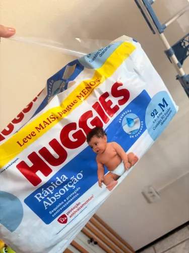 FRALDA HUGGIES M -92 unidades- Rápida absorção  