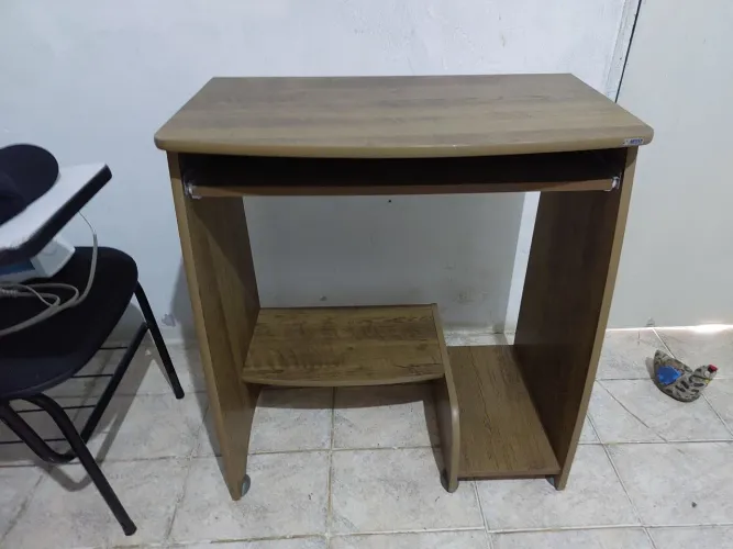 Mesa de Computador em Ótimo Estado