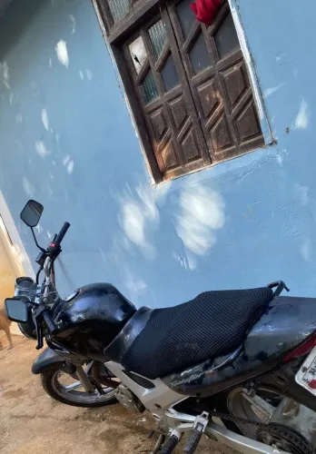 Vendo cbx twister ano 2002
