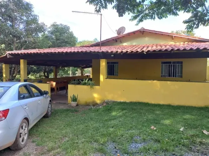 Sitio 5.000m² com água corrente, piscina, sauna, playground, lagoa, quadra e muito mais.