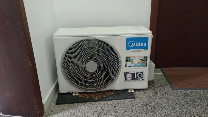 AR CONDICIONADO MIDEA 12.000 BTU FRIO/QUENTE INVERTER 9 MESES DE USO