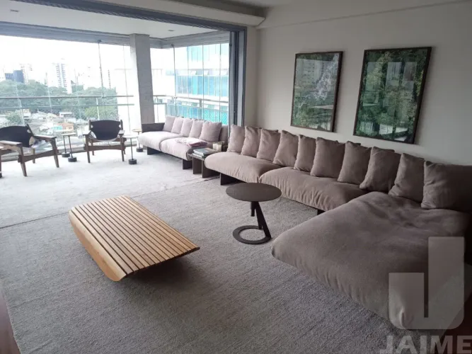 Apartamento de 132m mobiliado com 1 suíte e 2 vagas na Vila Madalena