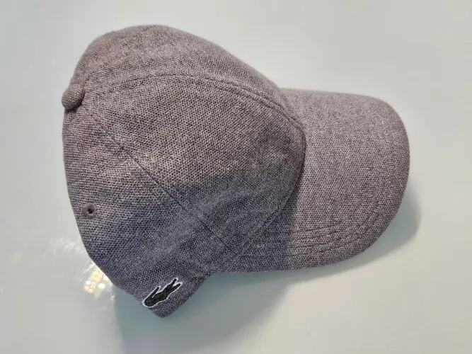 Boné Lacoste cinza