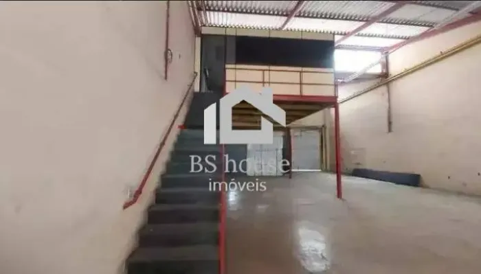 Bairro Cerâmica - Galpão para locação com 747 m² e 4 banheiros