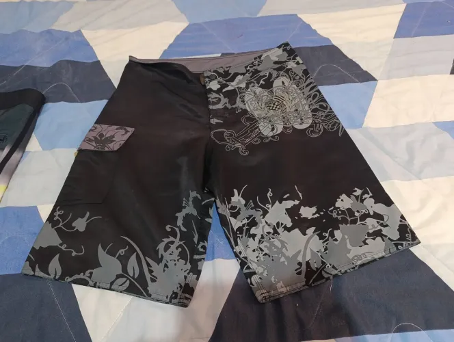 Bermudas masculinas ( não entrego e não abaixo o valor) buscar no bairro Bonsucesso.