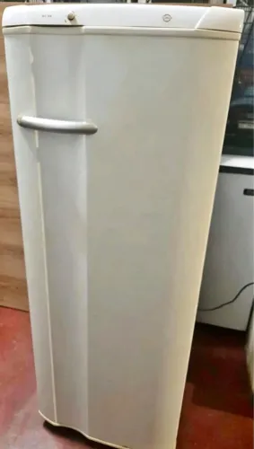 Vendo uma geladeira em perfeito estado