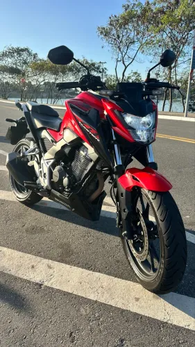 Vendo CB 300F único dono