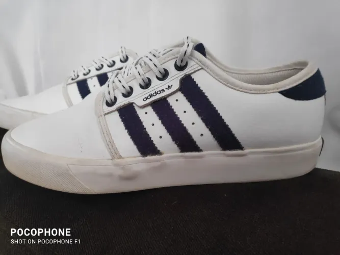 Tênis Adidas, original, novo original