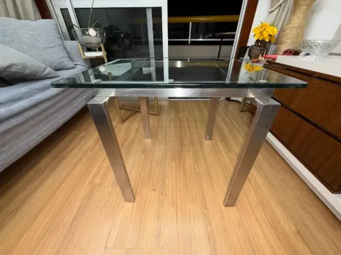 Mesa centro estrutura em aço escovado, 0,70m X 0,60m X 12mm  estilo contemporâneo 