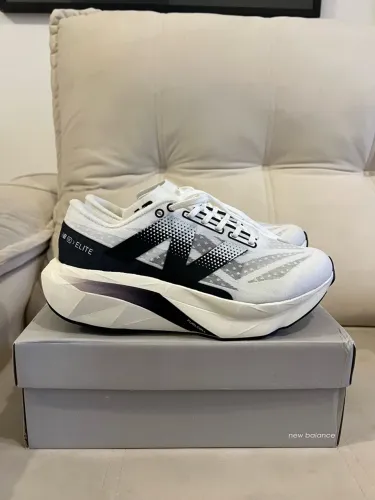 New Balance Elite V4