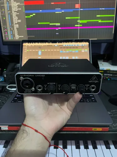 Interface de Áudio - Behringer U-PHORIA UMC22