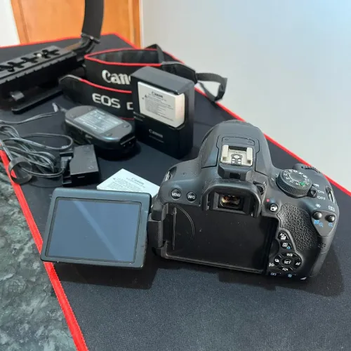 Vende-se Câmera Canon t5i + acessórios