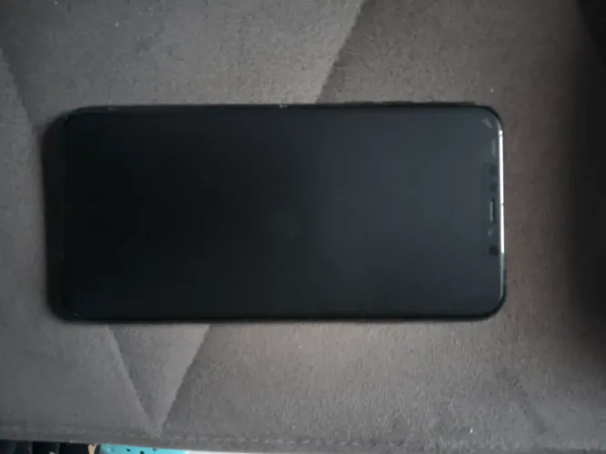 Vendo um iPhone 11 pro max usando muito conservado aceito proposta abaixei o preço