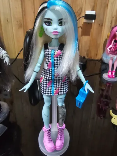 Frankie Budget Monsterita