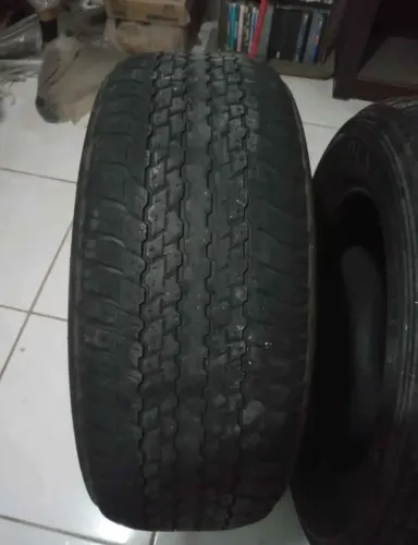 03 pneus aro 18 Hilux mais ou menos meia vida