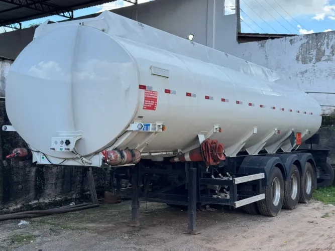 CARRETA TANQUE COMBUSTÍVEL