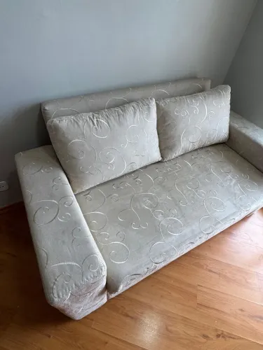 Sofá cama de 2 lugares.
