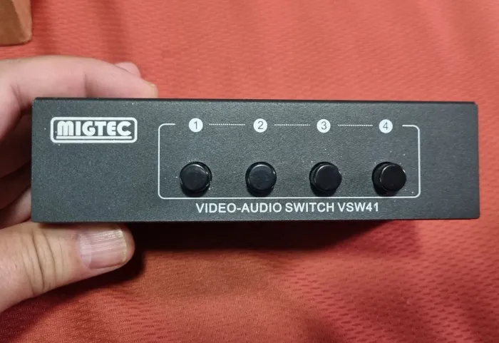 Switch áudio e vídeo 4 entradas 2 saida