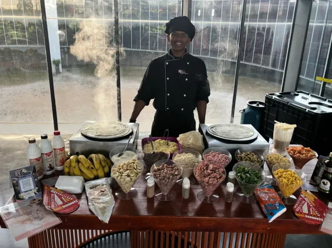 Buffet de crepes com louça 