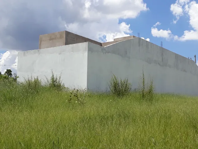 Aluga-se casa