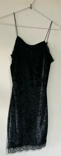 Vestido curto em veludo tam P