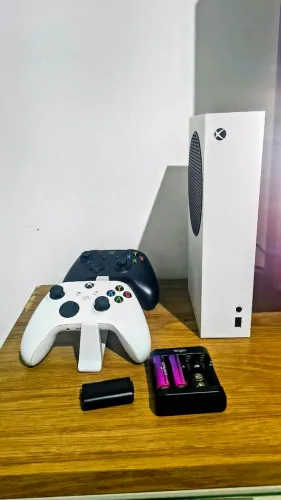 Xbox Séries S com 2 controles  