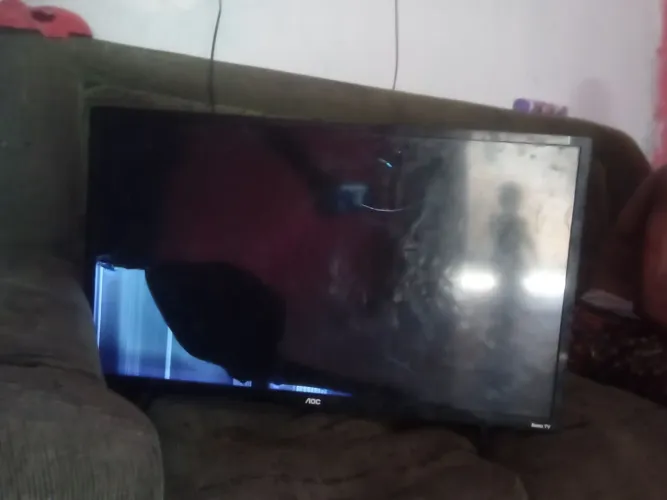 Tv aoc smart com defeiro