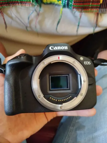 Canon r100