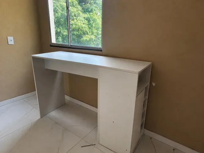 Vendo balcão branco