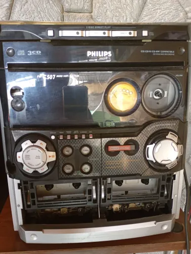 Micro system Sharp, Philips e caixa de som amplificada.