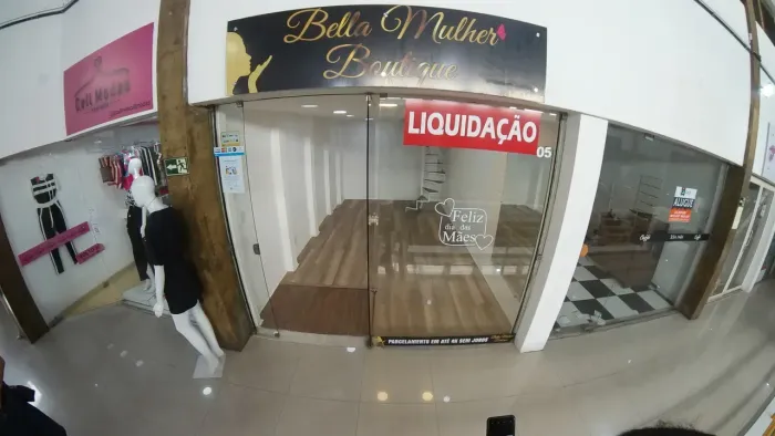 Loja na entrada da galeria 195 na Rua Teresa, com visibilidade da rua