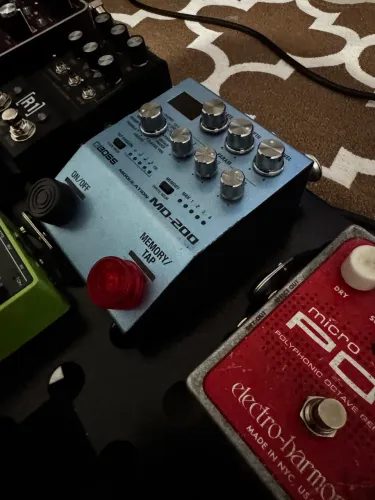 Pedal  de modulação boss md200