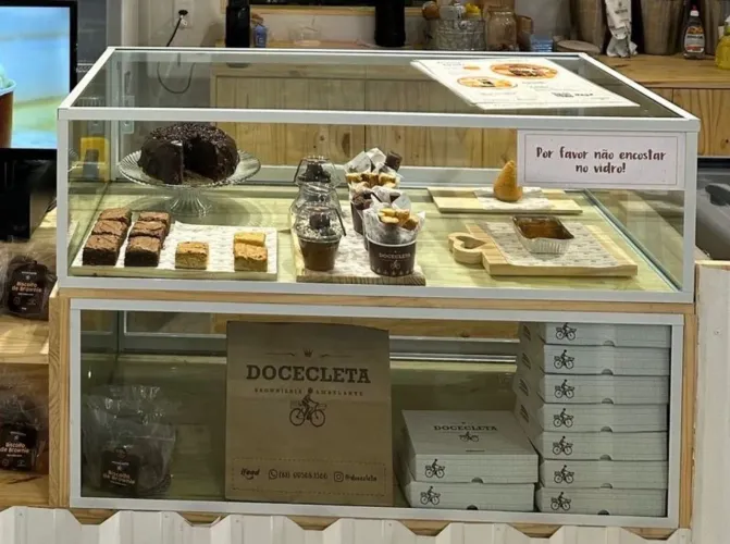 Vitrine Expositora de Vidro - Ideal para Doces, Padaria ou Cafeteria