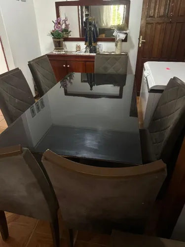 Mesa com 6 cadeiras 