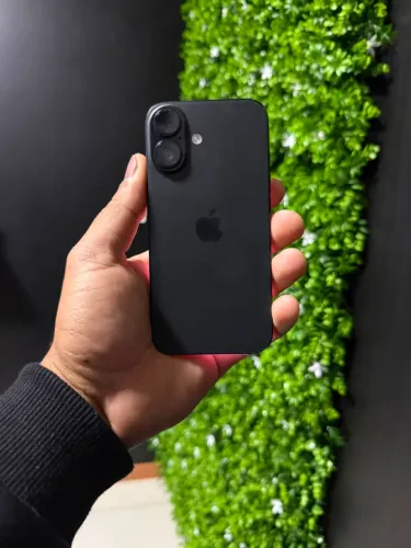 iPhone 16