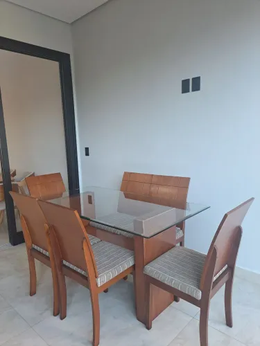 Conjunto mesa e cadeiras
