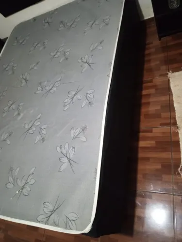 Cama box casal padrão.