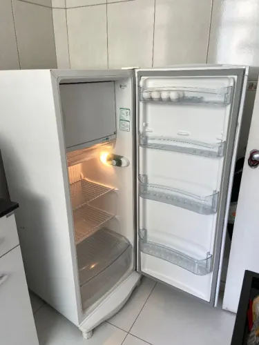 Geladeira Cônsul branca