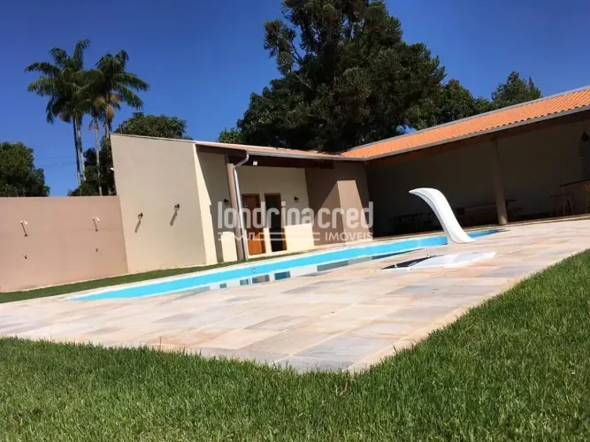 Chácara próxima à Warta com salão para 50 pessoas, campo de futebol, piscina de 44 mil lit