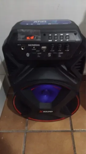 Caixa de som semi nova