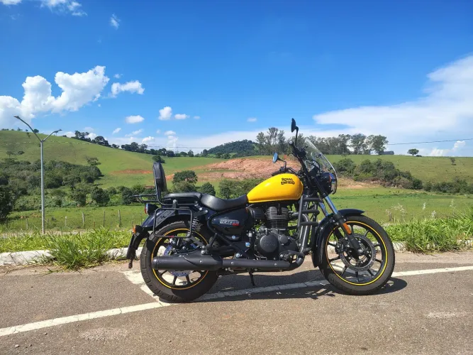 Vendo Royal Enfield Meteor 350 com vários acessórios.