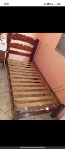 Cama de madeira maciça