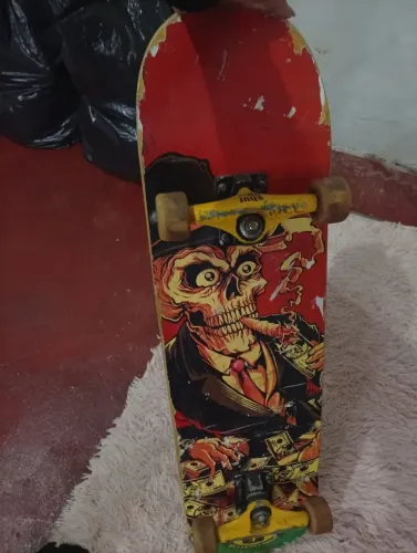 Vende-se skate novo com todas as peças intactas