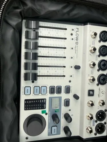 Mesa Flow 8 Behringer