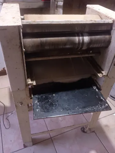 Vendo amassadeira espiral monofásico de 15 kg e uma modeladora monofásico 2,900 as duas 