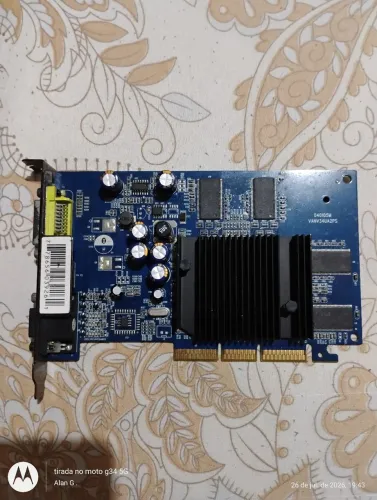 Placa de vídeo GF FX5200 ( não sei se funciona ) sem teste 