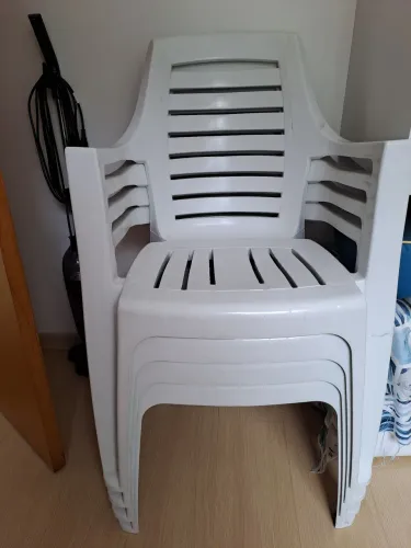 Cadeiras plásticas