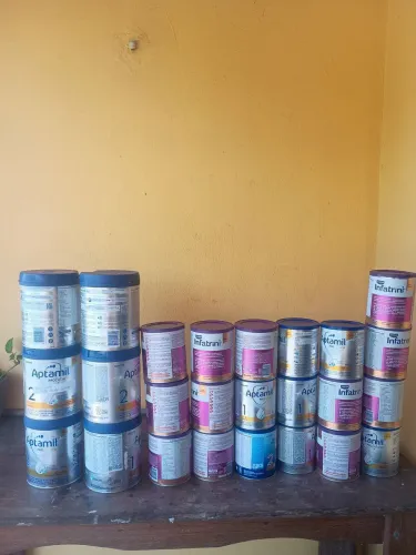 Latas de leite vazias
