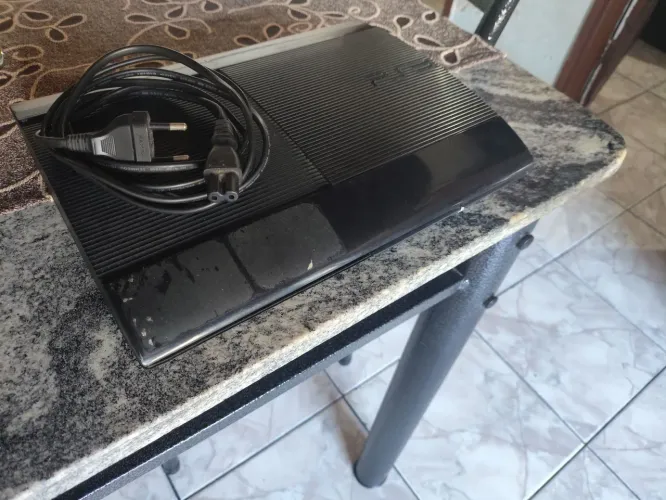 PS3 desbloqueado com defeito para conserto + cabo de força